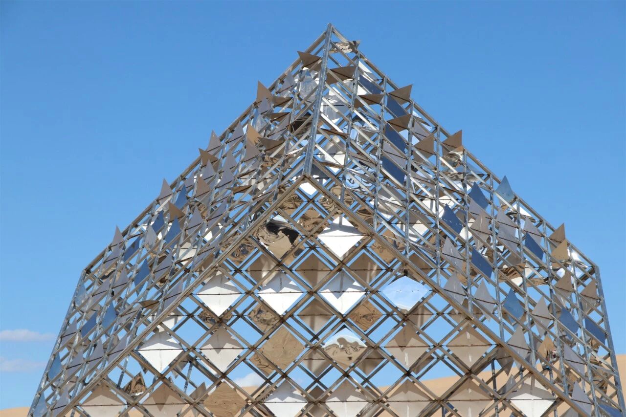 2019戈壁天堂闪立方装置